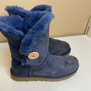 🔥ugg like new bailey button med height size 7🔥